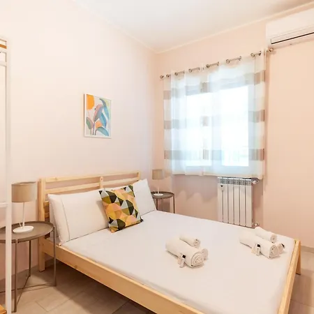 Hostly- Don Bosco Light Apartament