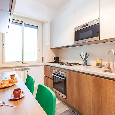 Hostly- Don Bosco Light Apartament