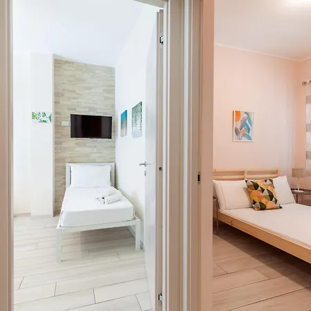 Apartment Hostly- Don Bosco Light Rome